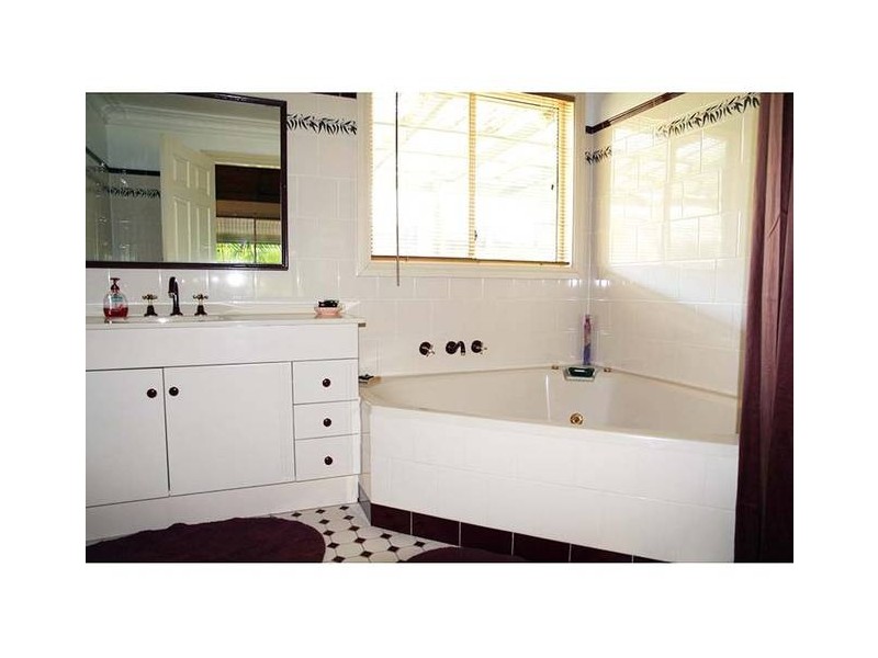 11 Aries Pl, Narrawallee NSW 2539