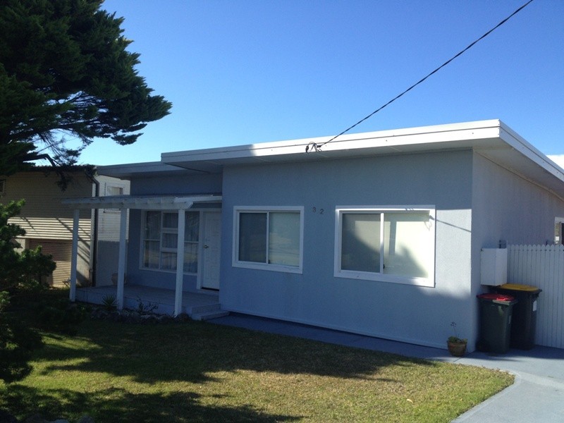 32 Highview Dr, Dolphin Point NSW 2539
