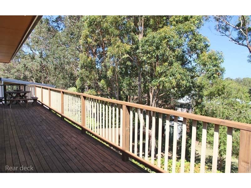 8 Parkview Parade, Mollymook NSW 2539