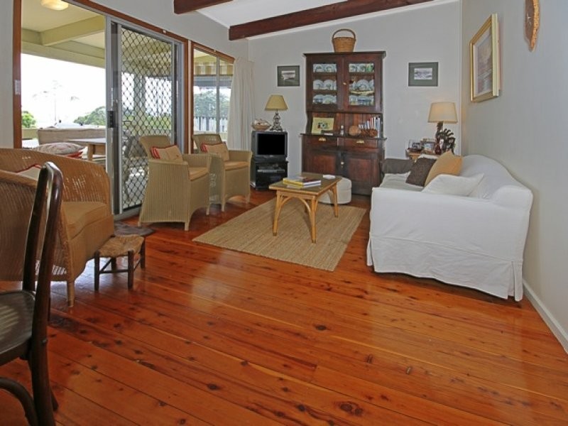 4 Bannister Head Road, Mollymook NSW 2539