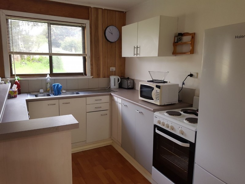 27 River Rd, Lake Tabourie NSW 2539