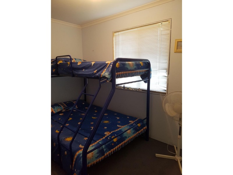 27 River Rd, Lake Tabourie NSW 2539