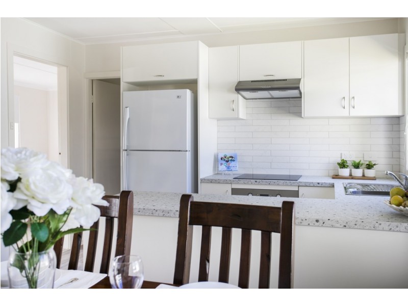 9 McDonald Parade, Burrill Lake NSW 2539