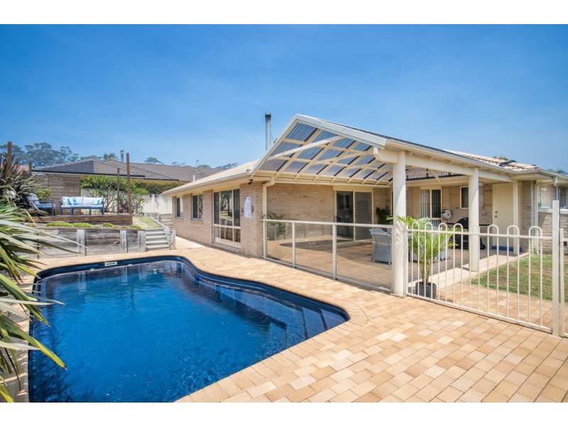 4 Mison Circuit, Mollymook Beach NSW 2539