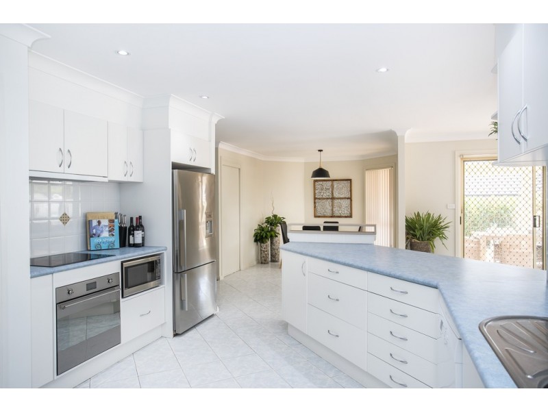 4 Mison Circuit, Mollymook Beach NSW 2539