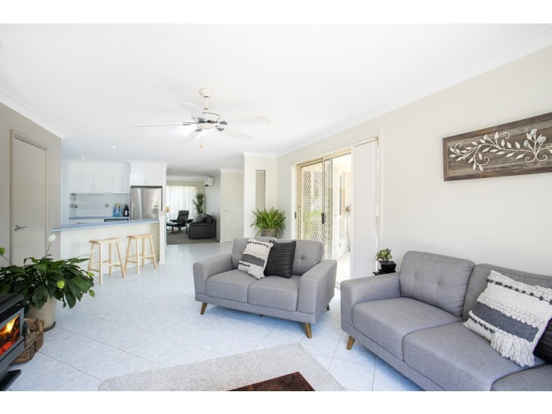 4 Mison Circuit, Mollymook Beach NSW 2539