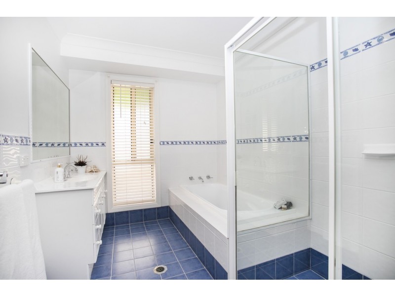 4 Mison Circuit, Mollymook Beach NSW 2539