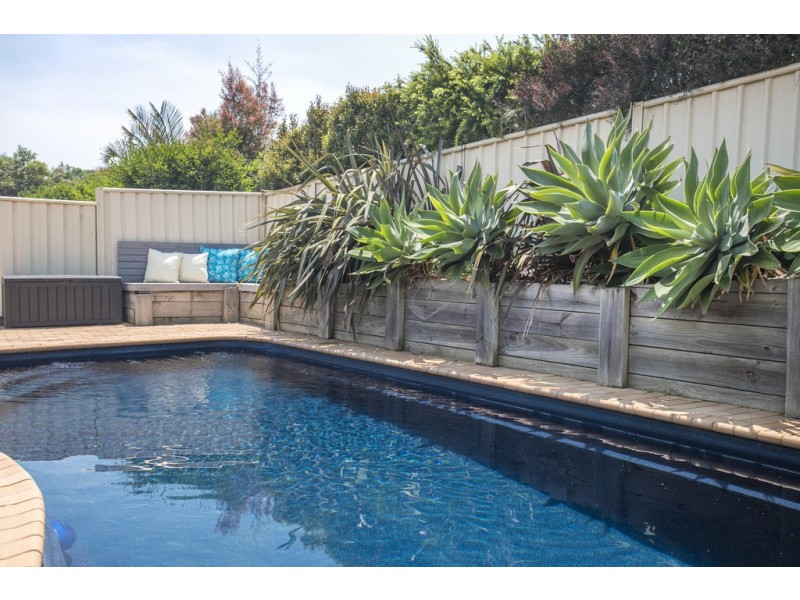 4 Mison Circuit, Mollymook Beach NSW 2539