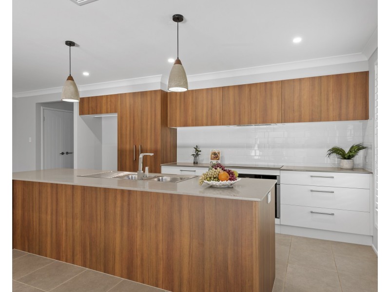 6 Iluka Crescent, Narrawallee NSW 2539