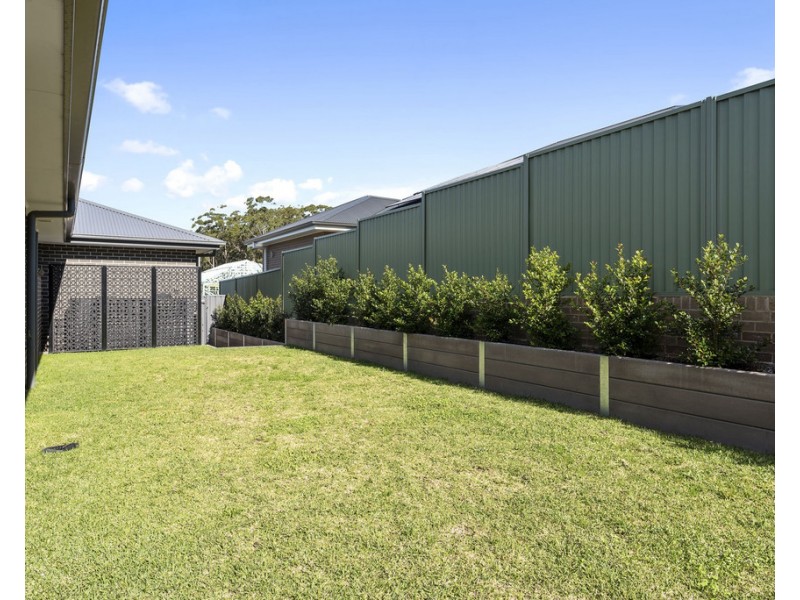 6 Iluka Crescent, Narrawallee NSW 2539