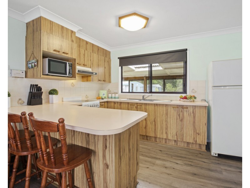 27 Weymouth Road, Lake Tabourie NSW 2539