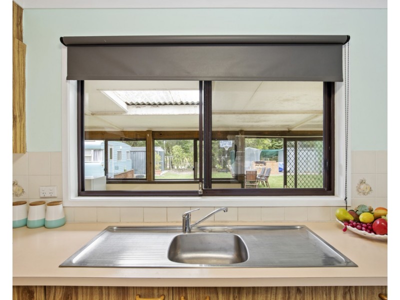 27 Weymouth Road, Lake Tabourie NSW 2539