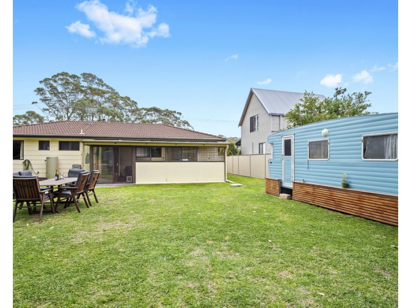 27 Weymouth Road, Lake Tabourie NSW 2539