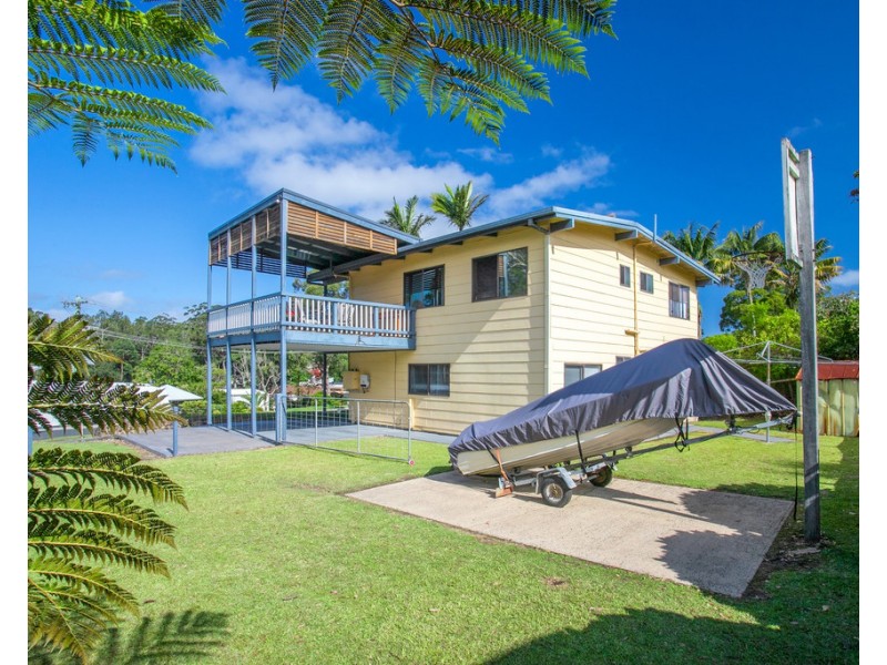 27 James Crescent, Kings Point NSW 2539