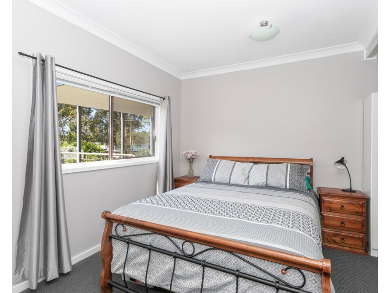 27 James Crescent, Kings Point NSW 2539