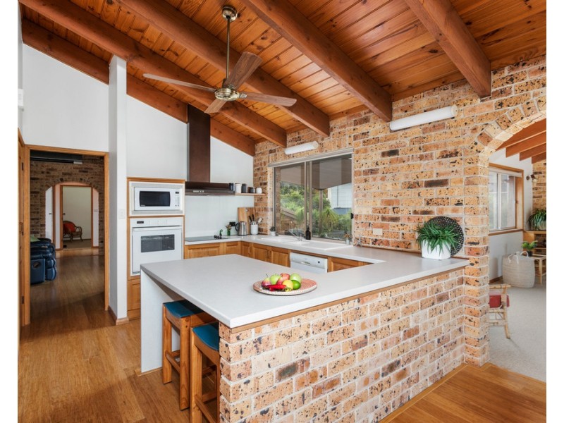 4 Ross Avenue, Narrawallee NSW 2539