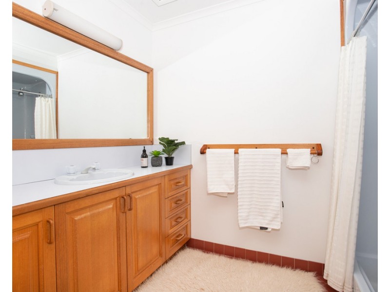 4 Ross Avenue, Narrawallee NSW 2539