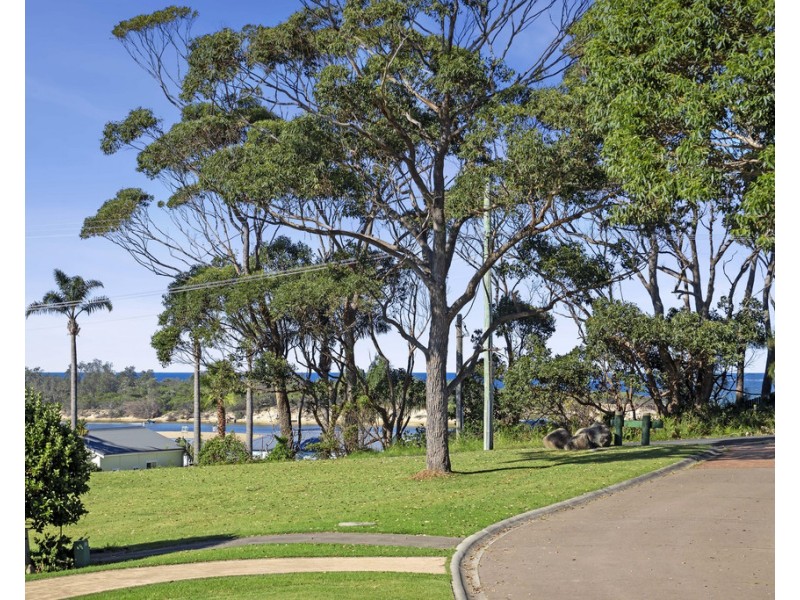 10 Bonnie Troon Close, Dolphin Point NSW 2539