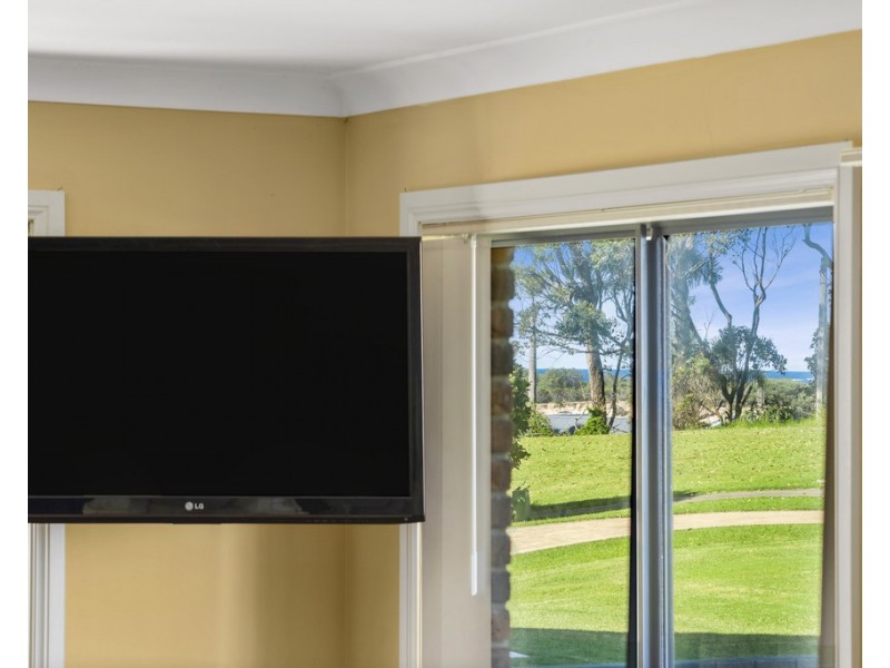 10 Bonnie Troon Close, Dolphin Point NSW 2539