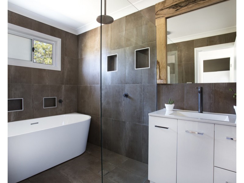 5 Scorpio Grove, Narrawallee NSW 2539