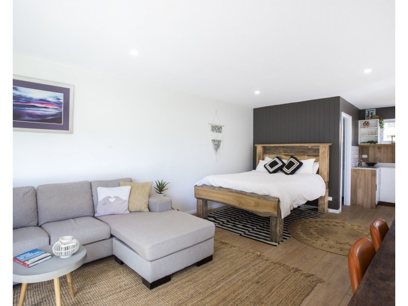 5 Scorpio Grove, Narrawallee NSW 2539