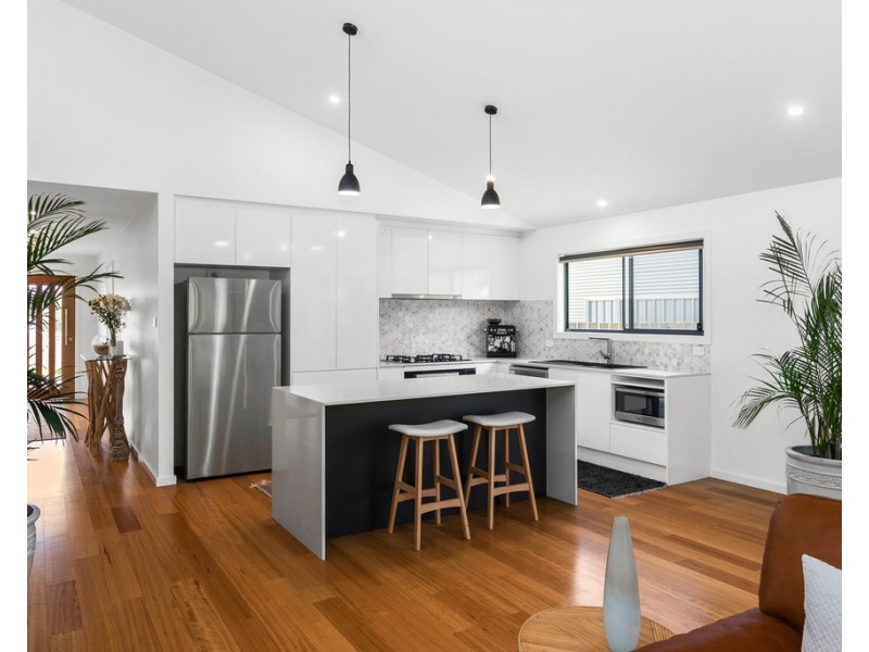 28 Como Avenue, Burrill Lake NSW 2539