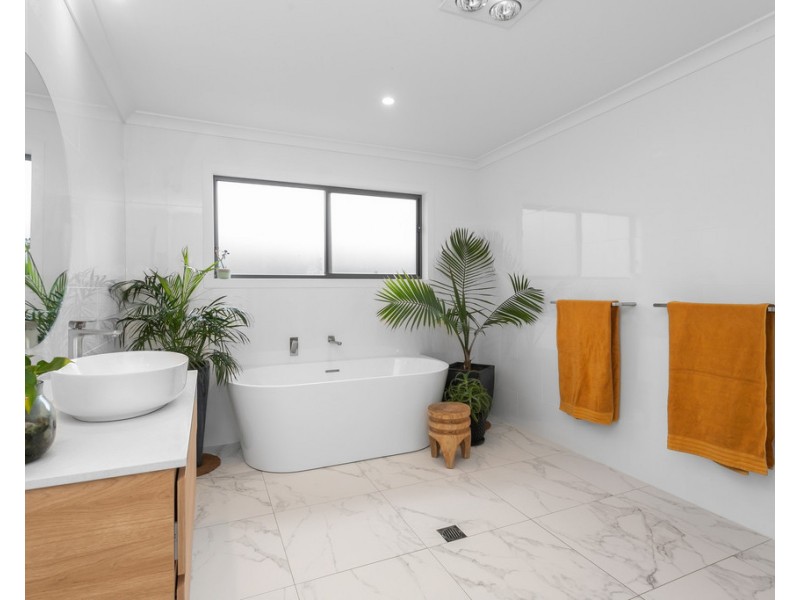 28 Como Avenue, Burrill Lake NSW 2539