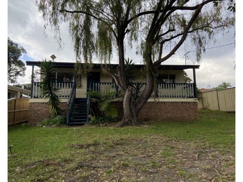 11 River Road, Lake Tabourie NSW 2539