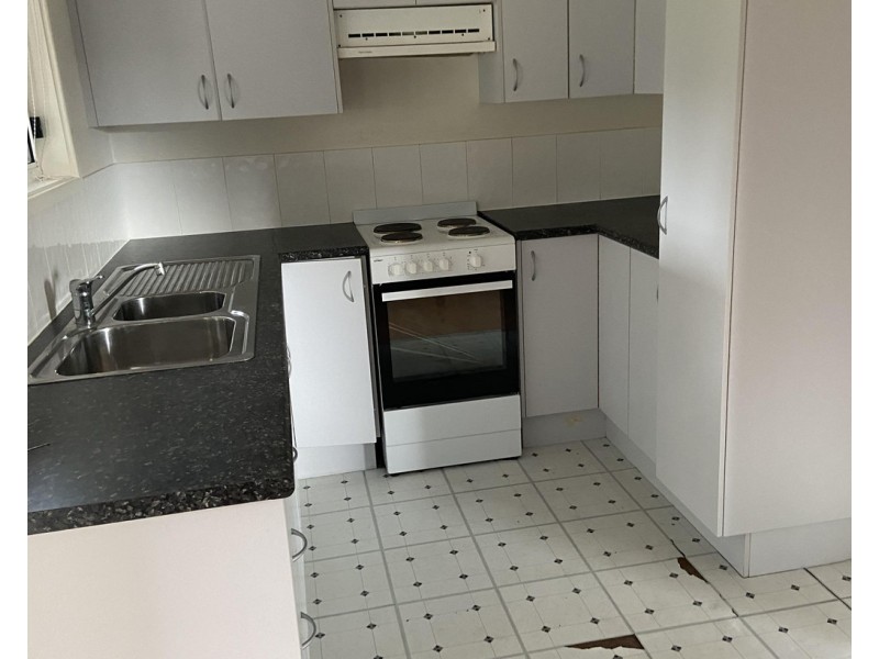 11 River Road, Lake Tabourie NSW 2539