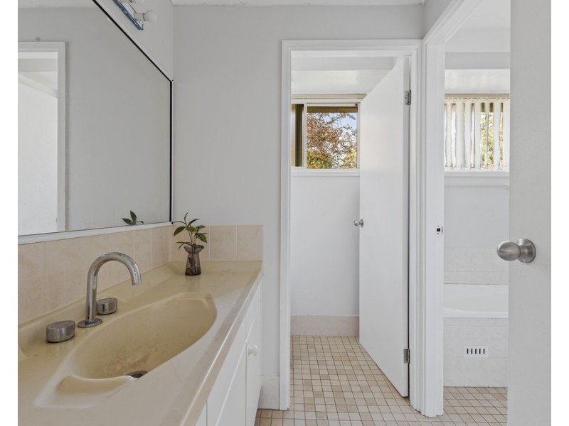 52 Leo Drive, Narrawallee NSW 2539