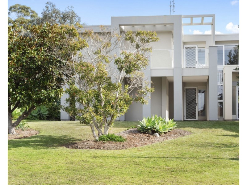 11 Davies Street, Mollymook NSW 2539