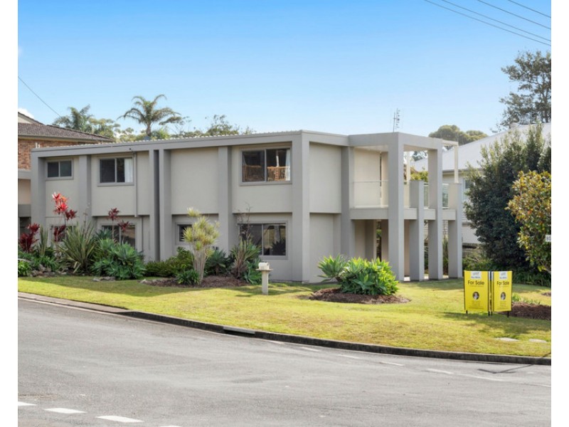 11 Davies Street, Mollymook NSW 2539
