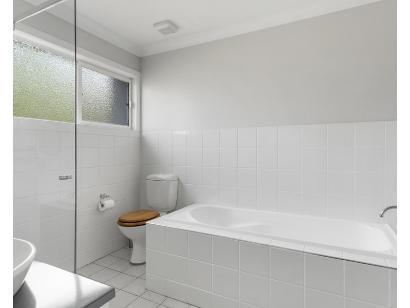 11 Davies Street, Mollymook NSW 2539