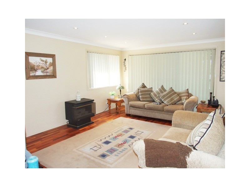 24 Torquay Drive, Lake Tabourie NSW 2539