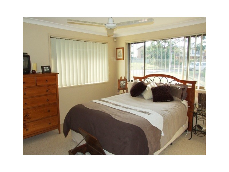 24 Torquay Drive, Lake Tabourie NSW 2539