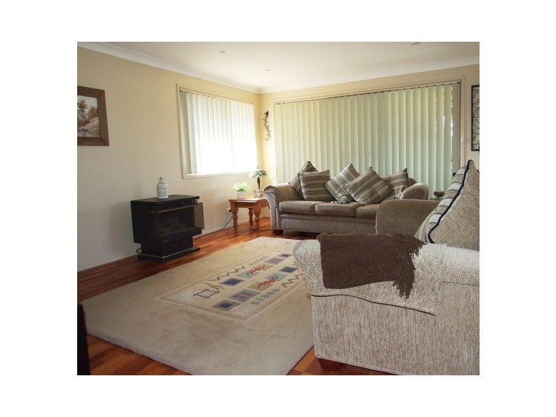 24 Torquay Drive, Lake Tabourie NSW 2539