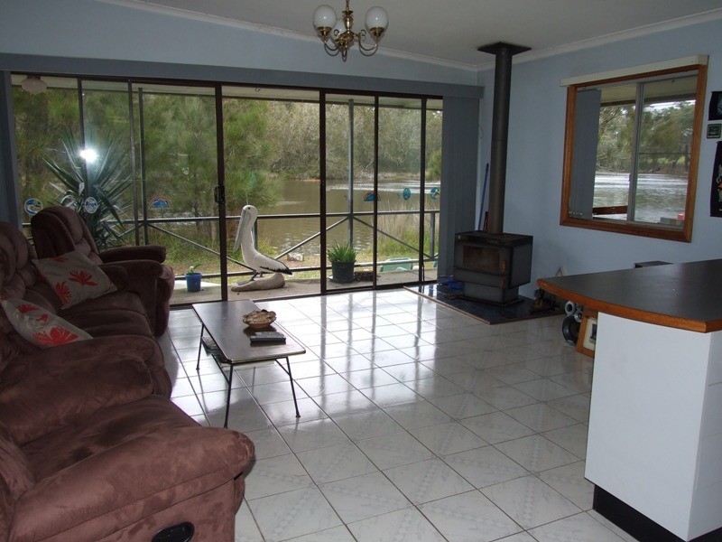 10 Princes Highway, Lake Tabourie NSW 2539