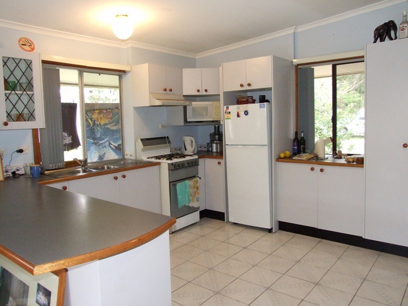 10 Princes Highway, Lake Tabourie NSW 2539