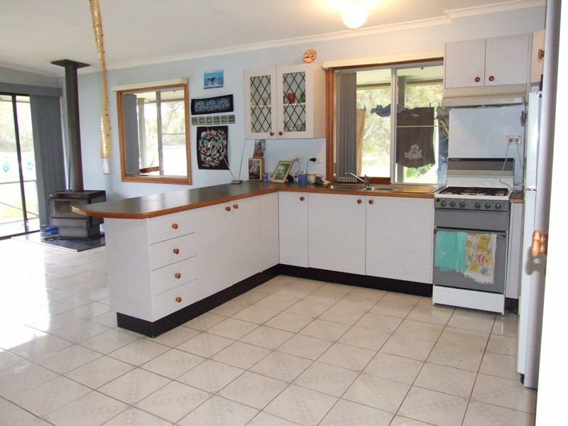 10 Princes Highway, Lake Tabourie NSW 2539