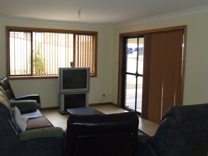 8 Seascape Close, Narrawallee NSW 2539