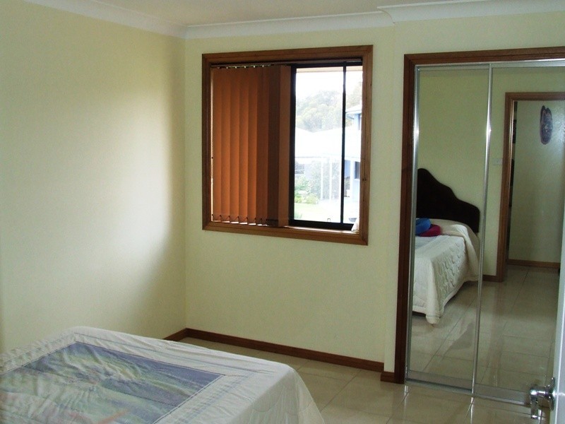 8 Seascape Close, Narrawallee NSW 2539