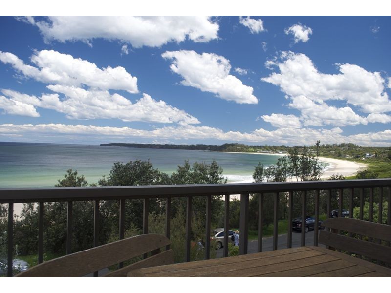 16 Beach Road, Mollymook NSW 2539
