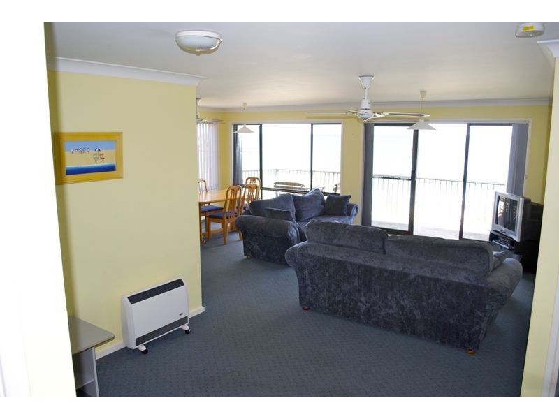 16 Beach Road, Mollymook NSW 2539