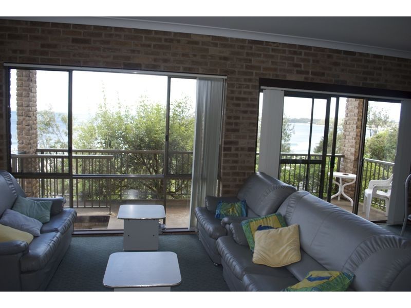16 Beach Road, Mollymook NSW 2539