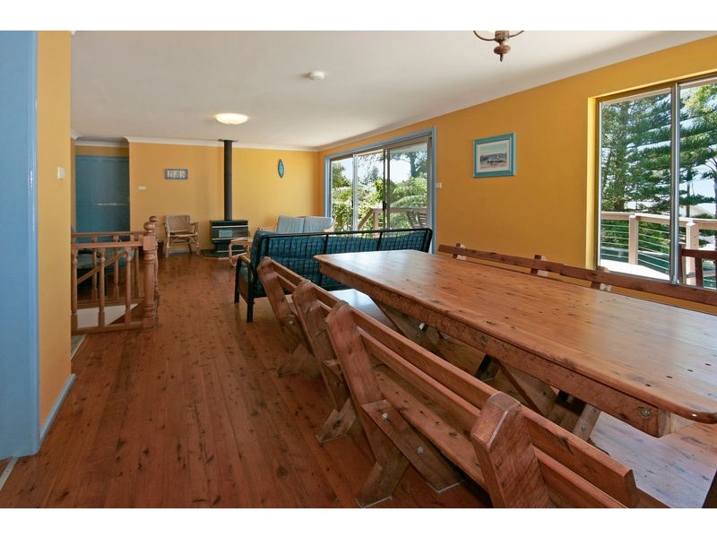 10 Jones Avenue, Mollymook NSW 2539