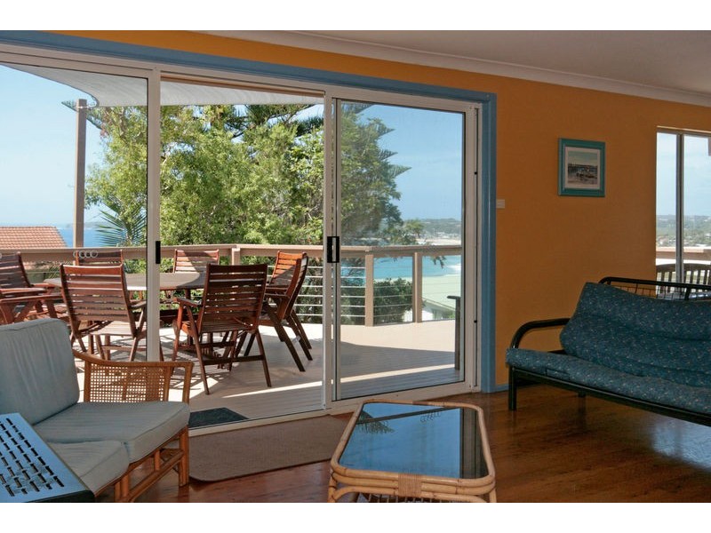 10 Jones Avenue, Mollymook NSW 2539