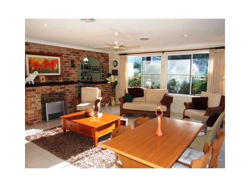 6 Driver Ave, Mollymook NSW 2539