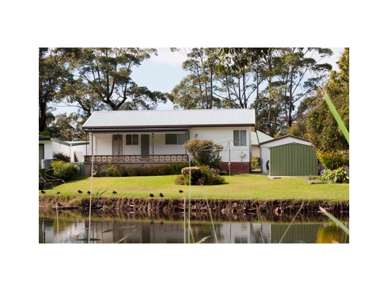 3 Oak Avenue, Lake Tabourie NSW 2539