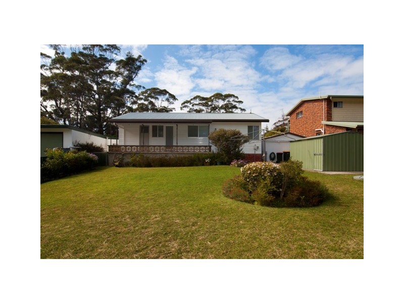 3 Oak Avenue, Lake Tabourie NSW 2539