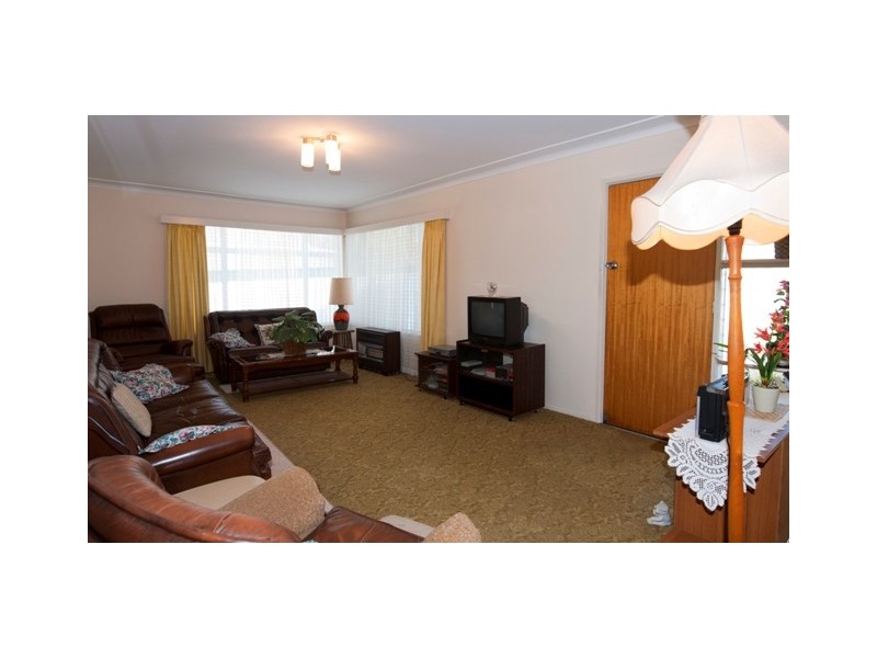 3 Oak Avenue, Lake Tabourie NSW 2539